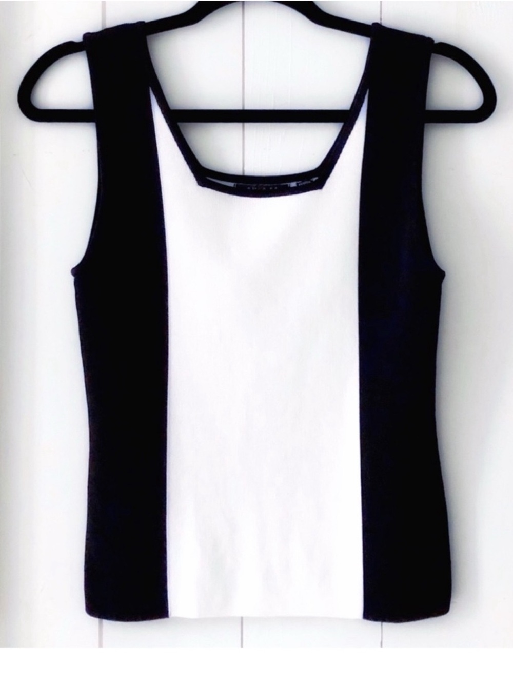 Cyrus White Black Colour Block Knit Sleeveless Top Size Medium